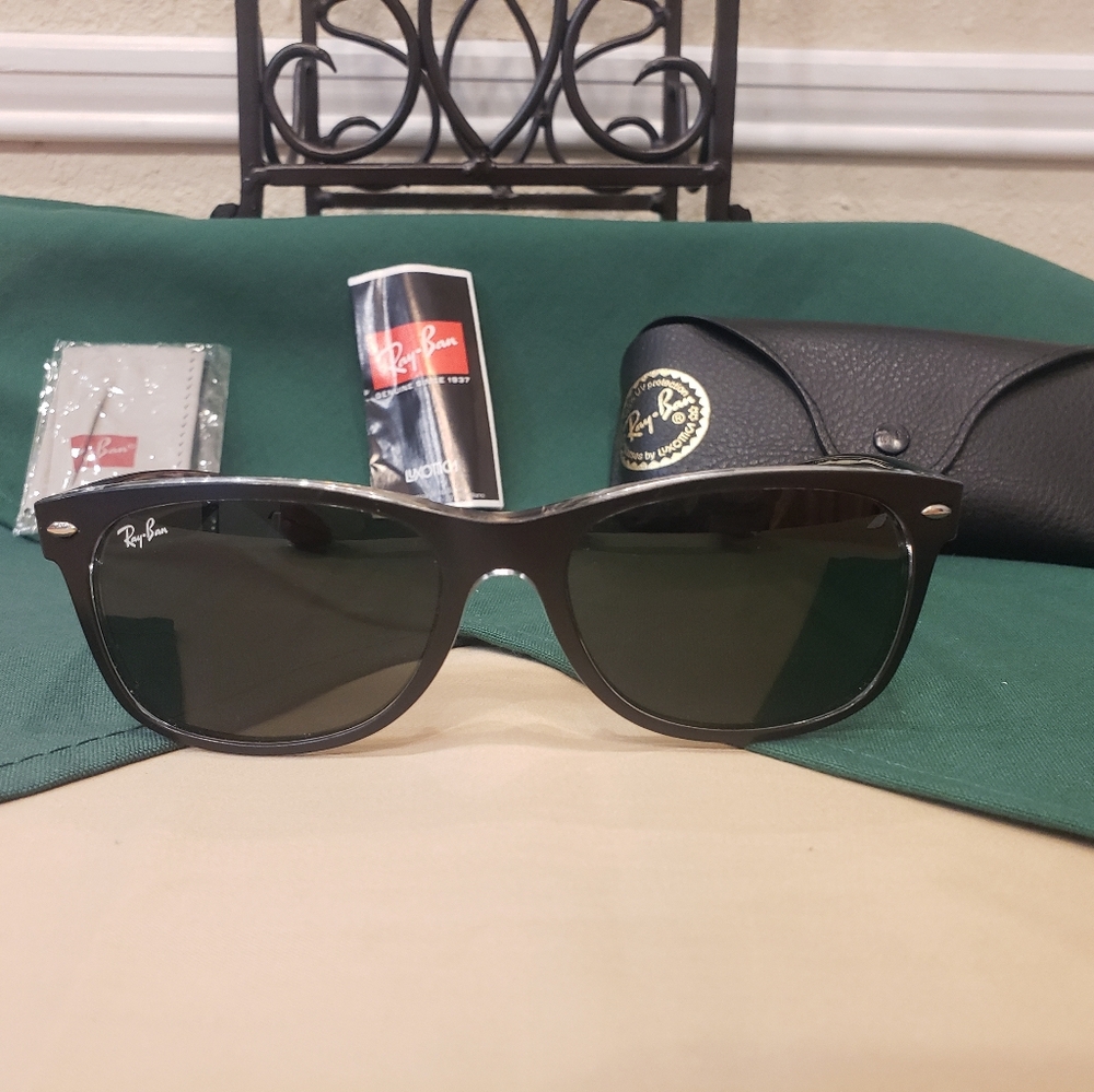 Ray-Ban Classic Black Sunglasses RB2132 New Wayfarer 6052 55018 3N
